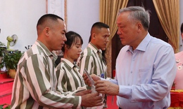 Phó Thủ tướng chúc mừng 435 phạm nhân được đặc xá tại Trại tam giam Phú Sơn 4
