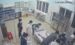 Video 'kéo' lại sự sống cho người đàn ông ngưng tim khi vừa một mình tới khoa cấp cứu