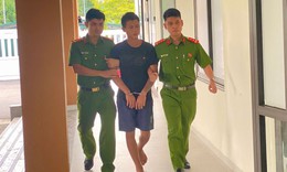 Bắt giữ đối tượng x&#244;ng v&#224;o trụ sở ch&#233;m Ph&#243; Trưởng C&#244;ng an x&#227;