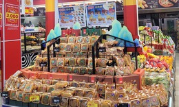 Thị trường b&#225;nh trung thu nhộn nhịp với hương vị mới, k&#237;ch cầu ti&#234;u d&#249;ng giới trẻ với gi&#225; từ 68.000 đồng/chiếc