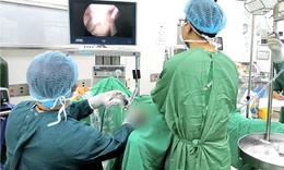 Tr&#236; ho&#227;n phẫu thuật, người đ&#224;n &#244;ng su&#253;t tử vong v&#236; tuyến tiền liệt nặng gần nửa c&#226;n