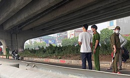 H&#224; Nội: Ph&#225;t hiện một thi thể tr&#234;n dải ph&#226;n c&#225;ch đường Nguyễn Xiển