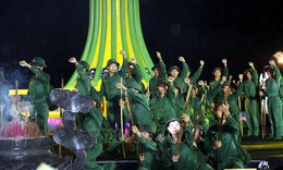 Sâu lắng chương trình 'Lời tri ân - Dòng sông hoa lửa'