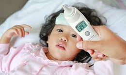 Chế độ ăn khi trẻ sốt cao, mọc răng, ho đờm