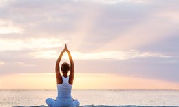 6 tư thế yoga gi&#250;p giảm đau v&#224; căng thẳng khi bị lạc nội mạc tử cung