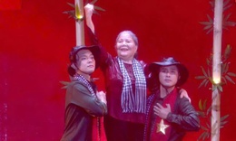 NSƯT Lê Thiện và hàng trăm nghệ sĩ ‘cháy’ hết mình, khán giả đội mưa xem 'Ánh sao độc lập'