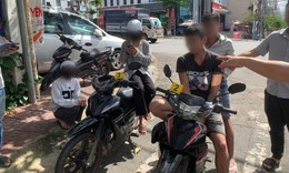 Bắt nhanh 2 đối tượng cướp giật t&#224;i sản giữa trung t&#226;m Kon Tum