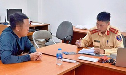 Xử phạt t&#224;i xế xe tải vượt đ&#232;n đỏ tr&#234;n Quốc lộ 32 nhờ camera của người d&#226;n