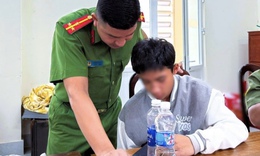 Thanh ni&#234;n 18 tuổi x&#226;m hại b&#233; g&#225;i trong nh&#224; nghỉ