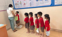 Trẻ kh&#244;ng tăng c&#226;n, hay ốm vặt - c&#243; phải dấu hiệu suy dinh dưỡng?