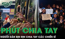 Khoảnh khắc người d&#226;n bịn rịn vẫy tay ch&#224;o tạm biệt c&#225;c chiến sĩ tham gia diễu binh