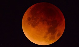 Nơi nào quan sát tốt nhất hiện tượng Mặt Trăng chuyển sang màu đỏ sẫm?