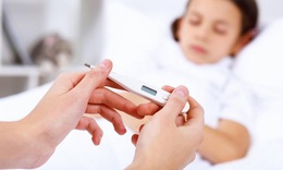 Cảnh gi&#225;c sốt virus ở trẻ m&#249;a tựu trường