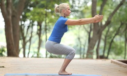 6 b&#224;i tập kết hợp yoga v&#224; giảm c&#226;n, vừa thư gi&#227;n vừa đốt mỡ