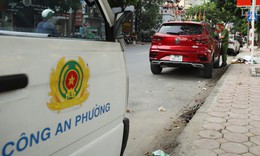 Phớt lờ biển cấm dừng đỗ tại Khương Đình, nhiều ô tô bị cẩu đi
