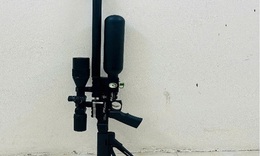 Khởi tố nam thanh niên tàng trữ 2 khẩu súng và hàng trăm viên đạn