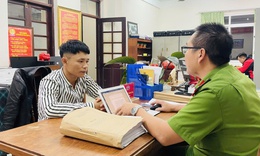 Người phụ nữ bán bánh bèo bị cướp sạch tiền và điện thoại