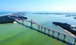 Toàn cảnh cầu vượt cửa biển dài nhất miền Trung