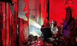 Hà Nội: Cháy kho một Công ty dược phẩm vào giữa đêm