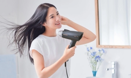 Dùng máy sấy tóc làm ấm cơ thể khi trời mưa rét: Lợi ích và rủi ro cần biết