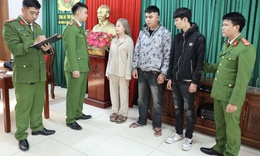 Bắt nhóm người bán 2 bé gái cho quán karaoke, ép gia đình nộp tiền chuộc