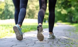 Đi bộ khi bụng đói hay sau bữa ăn: Cách nào giúp giảm cân tốt hơn?
