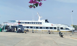 Tàu cao tốc giường nằm duy nhất kết nối đất liền với đặc khu Phú Quý