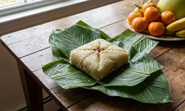 Bánh chưng bị mốc vỏ: Cắt bỏ phần mốc rồi rán lên ăn liệu có an toàn?