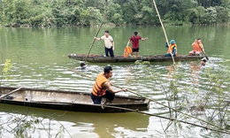 Lật ghe khi đi đánh cá cùng cha, cháu bé 13 tuổi tử vong