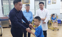 Công đoàn Y tế Việt Nam thăm, động viên cán bộ Trung tâm điều dưỡng, phục hồi chức năng, trợ giúp trẻ em và hỗ trợ người khuyết tật