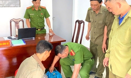 Người đàn ông bất ngờ phát hiện tê tê quý hiếm ‘đi lạc’ vào vườn