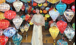 Sắc Xuân tràn ngập, giới trẻ rủ nhau đi chụp ảnh Tết 2026 sớm