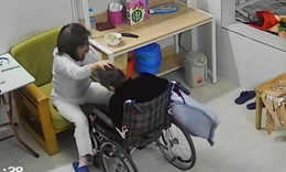 Nỗi ân hận của gia đình cụ bà ngồi xe lăn nghi bị giúp việc bạo hành