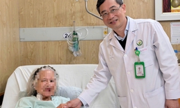 Cứu sống cụ bà 92 tuổi mắc u đại tràng kèm nhiều bệnh nền