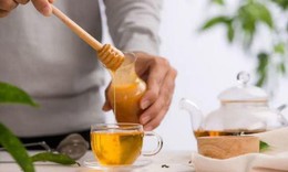 Ai không nên uống trà xanh pha mật ong?