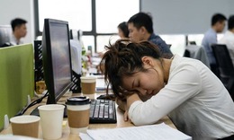 Mệt mỏi kéo dài ở dân văn phòng do đâu và cách giải quyết
