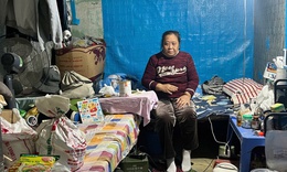 Xóm chạy thận Hà Nội co ro trong giá rét