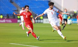 Thầy trò HLV Kim Sang-sik rộng đường vào tứ kết