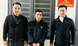 Bắt đối tượng hiếp dâm khi đang trên xe khách bỏ trốn