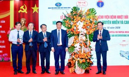Thầy thuốc truyền nhiễm kiên cường nơi tâm dịch, giành giật sự sống cho người bệnh