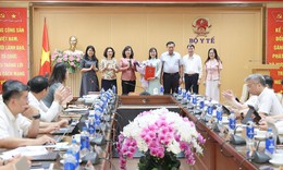 Bộ trưởng Bộ Y tế trao Quyết định điều động, bổ nhiệm Phó Chánh Văn phòng Hội đồng Y khoa Quốc gia