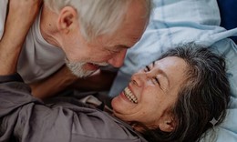 Sau tuổi 70, chuyện 'yêu' thay đổi thế nào?