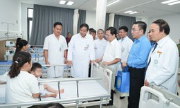 Chủ tịch Tổng Liên đoàn Lao động Việt Nam: Chăm lo thiết thực để người lao động ngành y yên tâm gắn bó với đơn vị