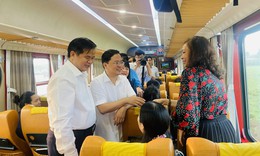 Chủ tịch Tổng Liên đoàn Lao động Việt Nam thăm hỏi y bác sĩ trên tàu PL1