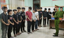 Khởi tố 9 thanh thiếu niên tụ tập mang hung khí, gây rối trật tự công cộng