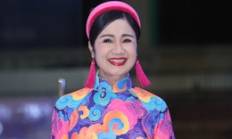 Mê mẩn vẻ đẹp của  NSND Thu Hà ở tuổi 57
