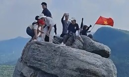 Mỏm đá 'sống ảo' nguy hiểm ở Quảng Ninh bị rào chắn sau clip gây sốc