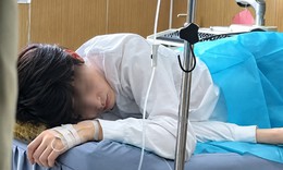 Chàng trai 25 tuổi mắc ung thư từ dấu hiệu tưởng vô hại khi đi vệ sinh