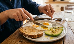 Nên ăn trứng kèm 4 thực phẩm có lợi cho huyết áp và cholesterol