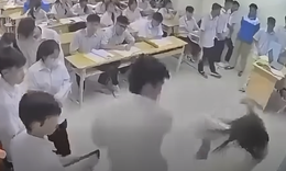 Khởi tố nam học sinh lớp 12 đánh cô giáo gãy xương cánh mũi